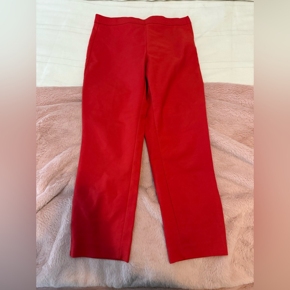 Stradivarius Red Capris Vibrant and Comfortable